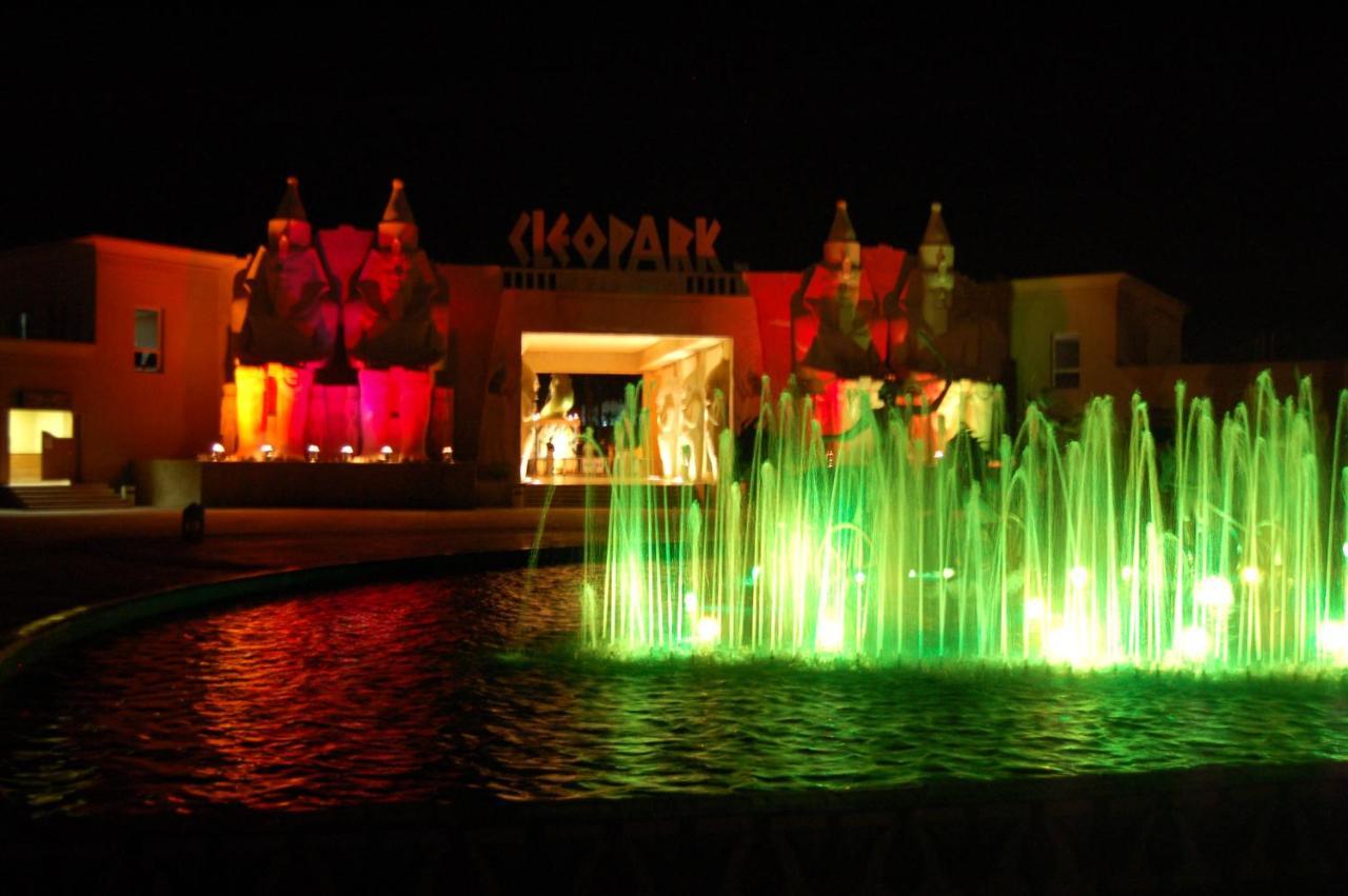 Sharm Dreams Vacation Club - Aqua Park Hotell Eksteriør bilde Fountains at the entrance of the resort