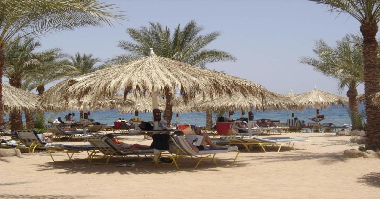 Sharm Dreams Vacation Club - Aqua Park Hotell Eksteriør bilde Tourists on the beach at Sharm El Sheikh