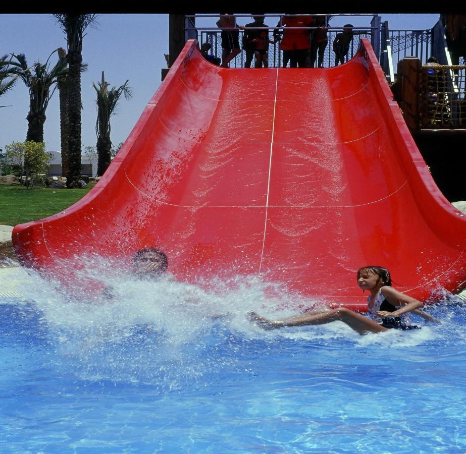 Sharm Dreams Vacation Club - Aqua Park Hotell Eksteriør bilde A water slide