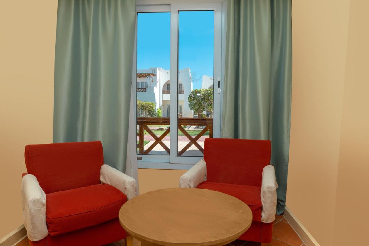 Sharm Dreams Vacation Club - Aqua Park Hotell Eksteriør bilde A room at the hotel