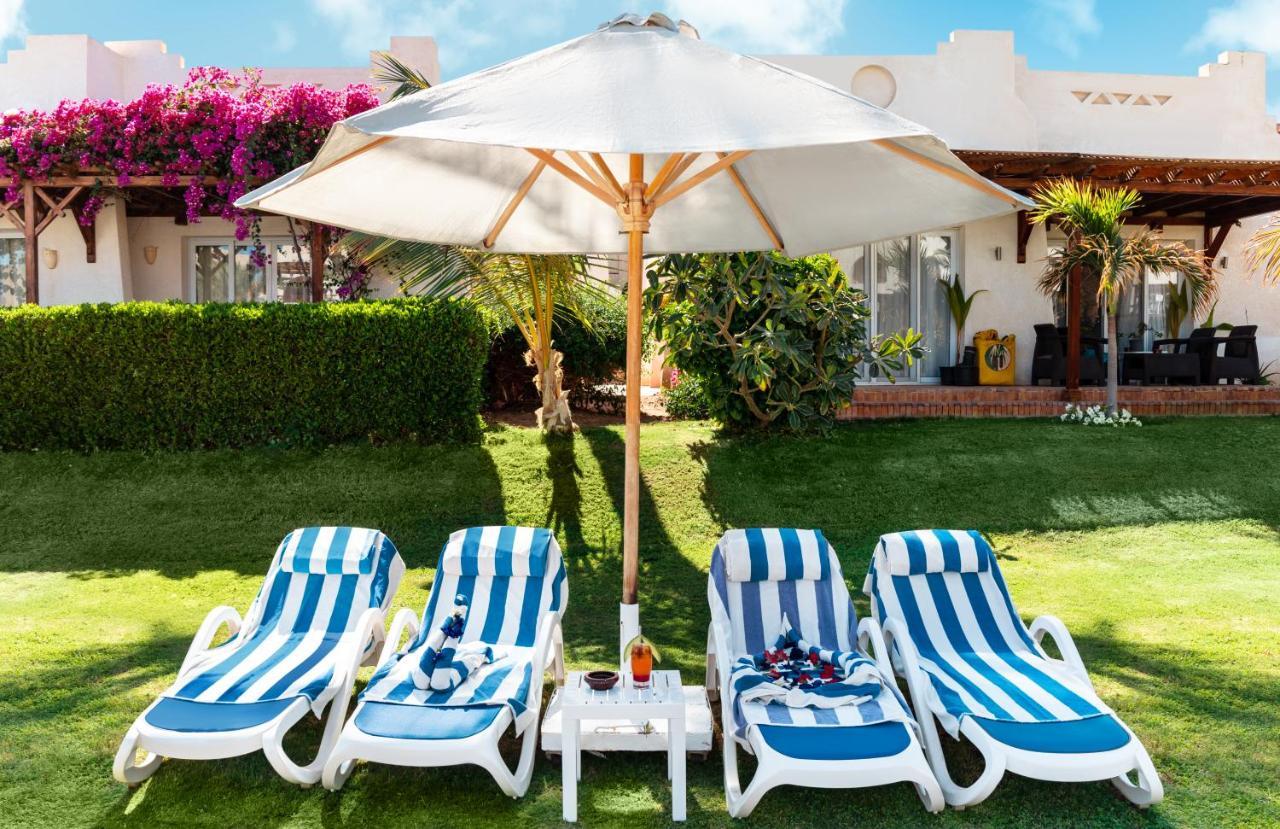 Sharm Dreams Vacation Club - Aqua Park Hotell Eksteriør bilde A patio umbrella