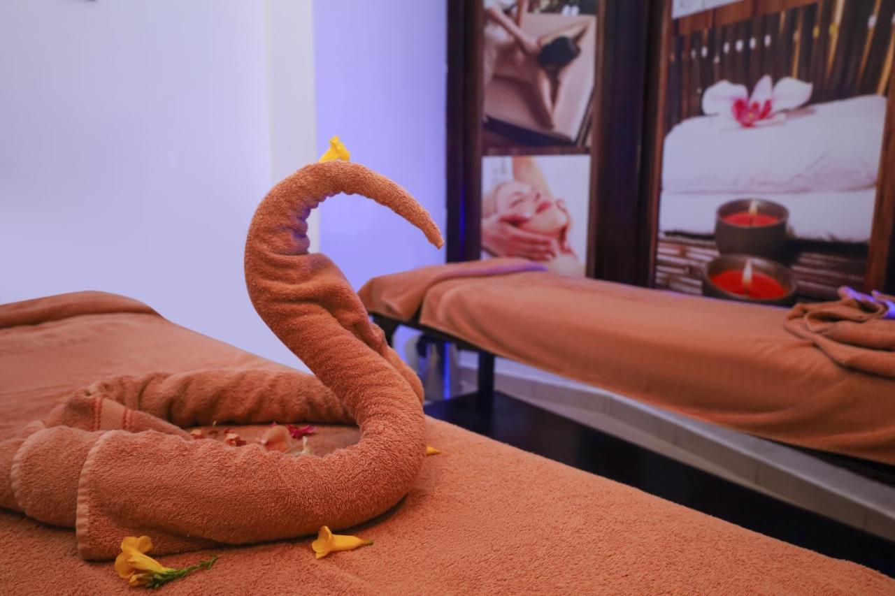 Sharm Dreams Vacation Club - Aqua Park Hotell Eksteriør bilde A towel swan