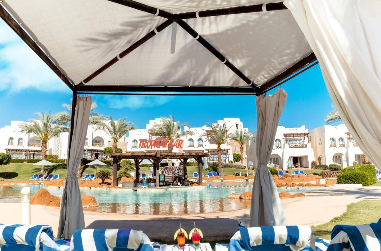 Sharm Dreams Vacation Club - Aqua Park Hotell Eksteriør bilde The swimming pool at the hotel
