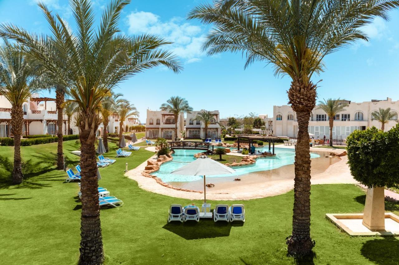 Sharm Dreams Vacation Club - Aqua Park Hotell Eksteriør bilde The swimming pool at the resort