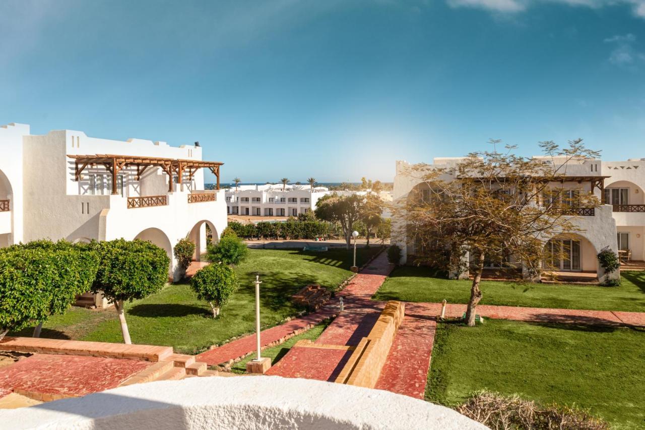 Sharm Dreams Vacation Club - Aqua Park Hotell Eksteriør bilde The campus of the American University of Ras Al Khaimah